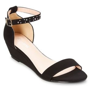 NWOT Styluxe Black Embellished Strap Sandal Flats Sz 7.5